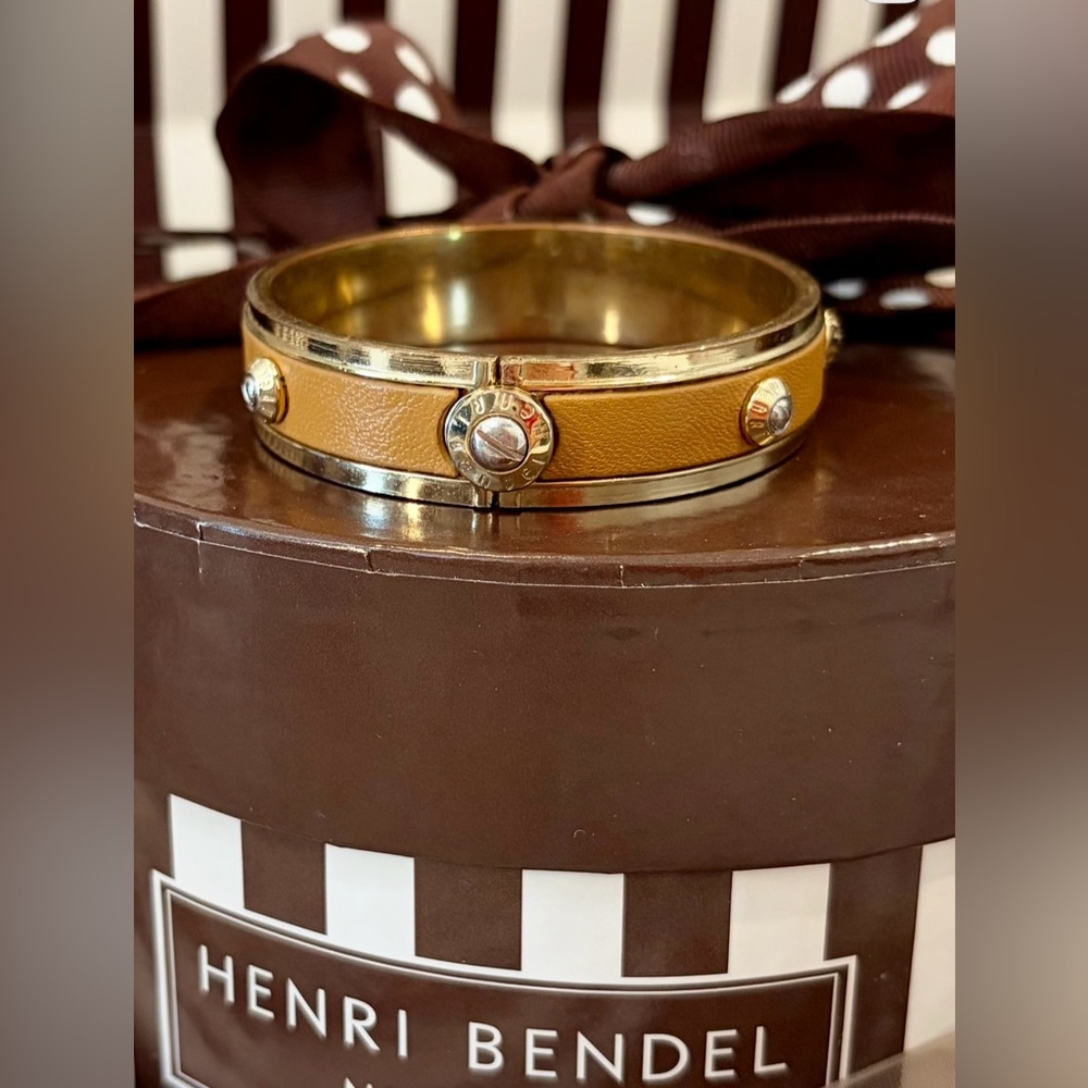 NWT HENRI BENDEL Tan Bangle with Gold Stud Accents - RARE/VINTAGE/HARD TO FIND.